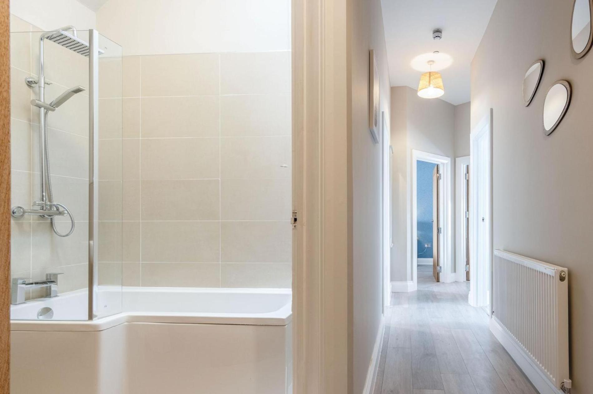 Harbour Heights - 2 Bed - Apartment *