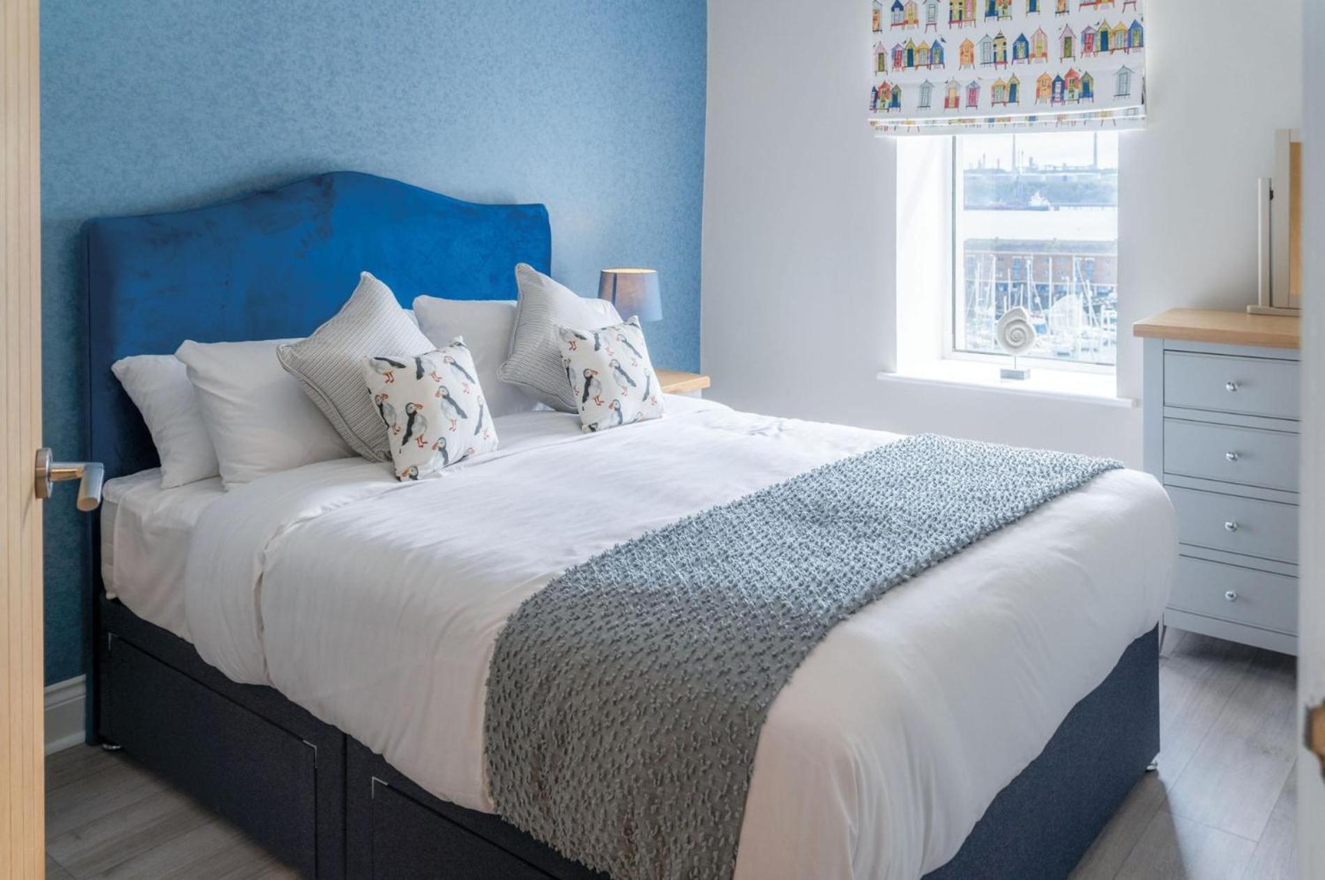 Harbour Heights - 2 Bed - * Milford Haven