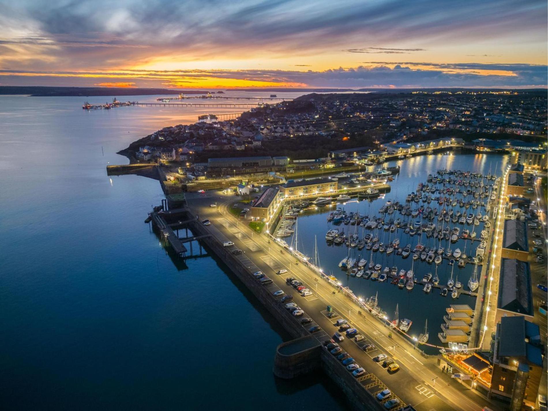 Harbour Heights - 2 Bed - * Milford Haven
